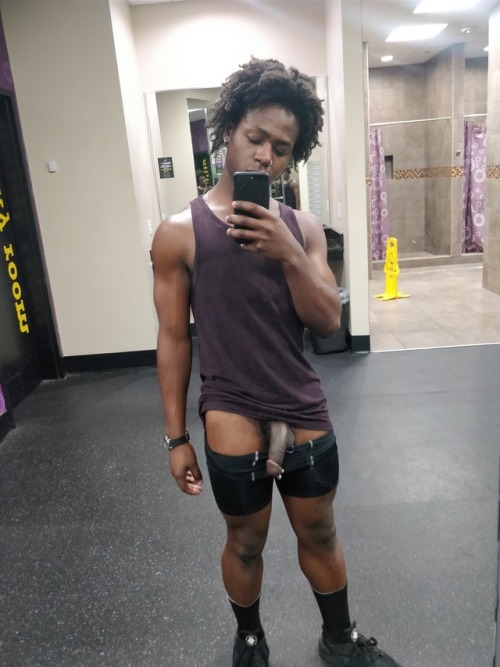 publicdicksplay: Fan Submission: Gym Chronicles Planet fitness but different night