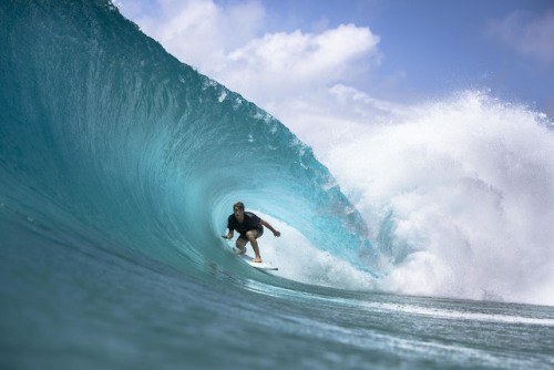 Judging by this sequence of Davey Van Zyl, wave pools still have a long way to go. Alan Van Gysen