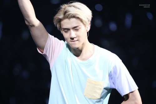 fy-exo:deessehun | do not edit. (1, 2)When you’re so into the music be like