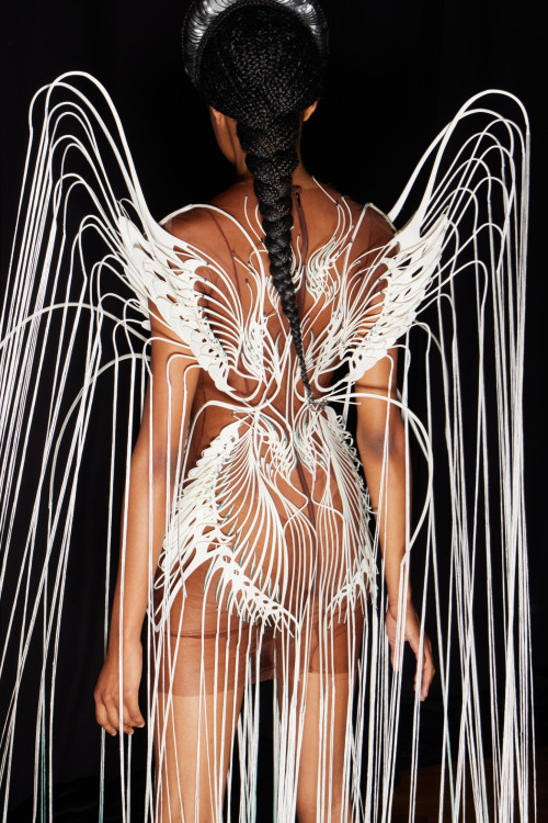 themakeupbrush:Iris van Herpen Fall 2022 Couture