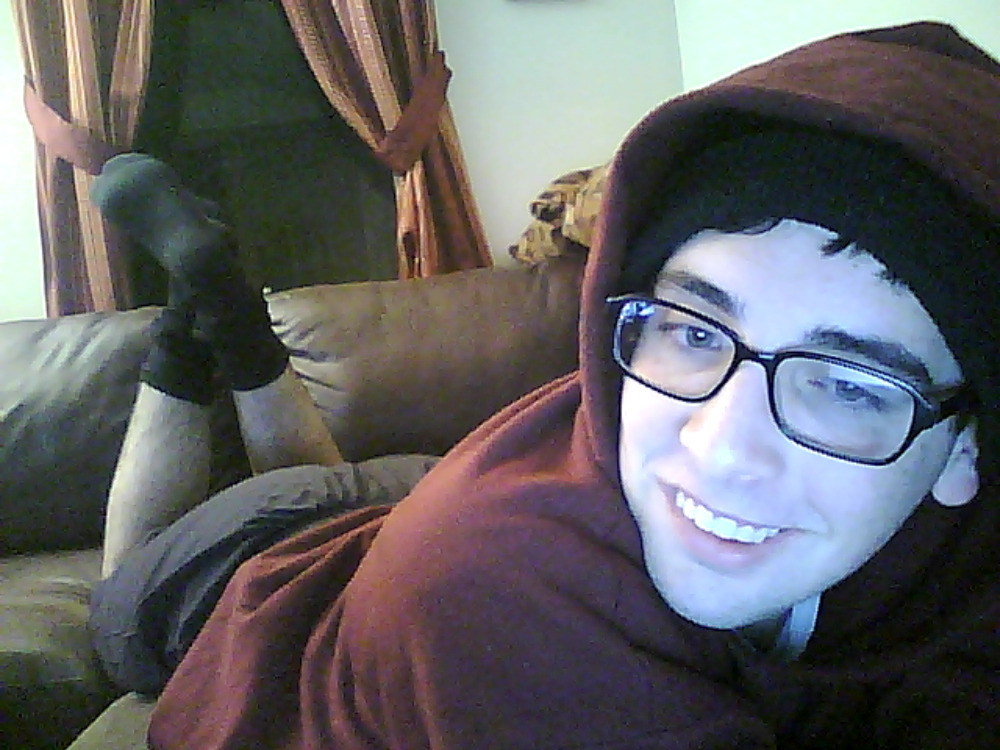 kuchoma:hi im laying down and being weird 