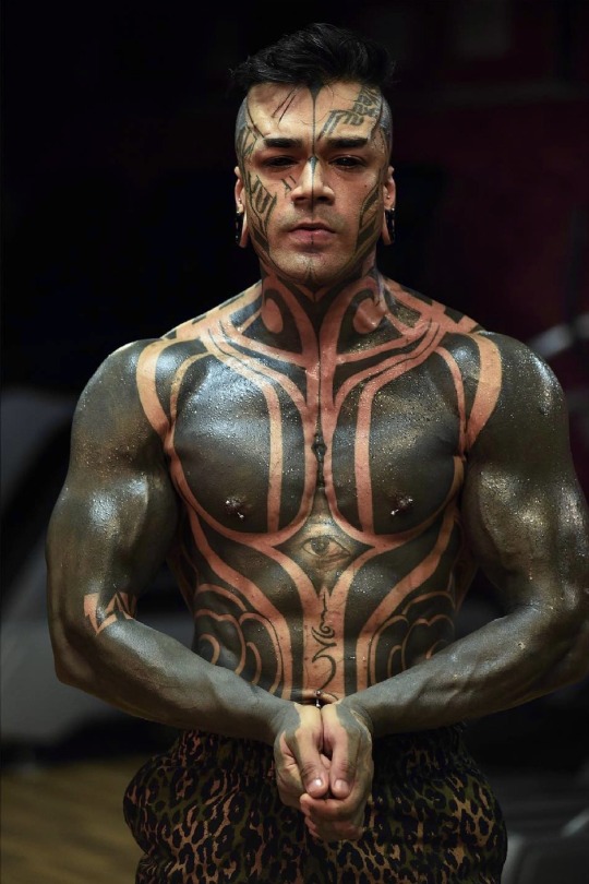 hieman2000nl:cooltattooguyfan:beastus666:32-year-old Delhi resident TATTOOGRAPHER KARAN claims he’s the WORLD’S FIRST FULLY-MODIFIED BODYBUILDER ATHLETE. Top to toe: Skull surgery & reshape. Tattooed eyeballs. Permanent metal teeth implants.