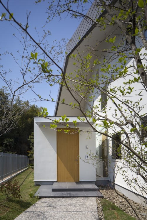A house in Japan #ArchitectureDesign by spray. bit.ly/1M6oIZo #JapaneseArchitecture #Japanese