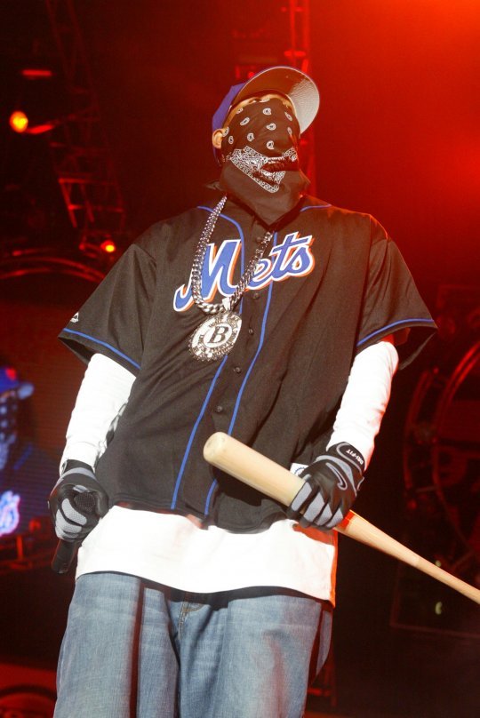 life-from-da-bassment:  The Game beefing with 50 Cent &amp; G-Unit threw his