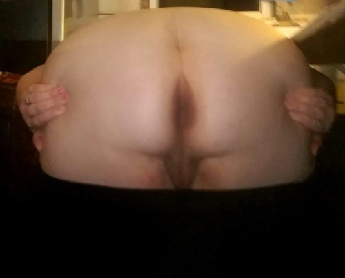 bigtitsandlildick: Anyone here like astronomy. If so how would you like to look at this full moon?