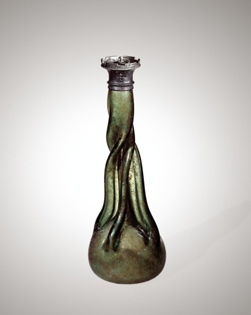 Medieval glass Kuttrolf (a flask with the neck divided into two or more tubes) 1300-1499 | Corning M