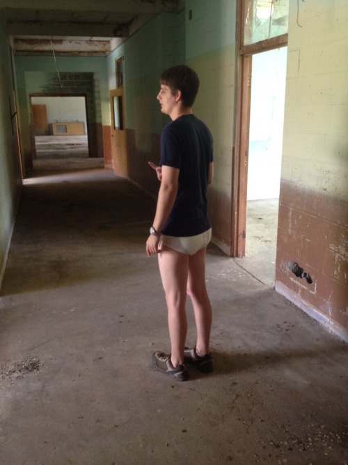littlebabyjedi:Found an abandoned school building the other day on the way to see a waterfall.Oh boy