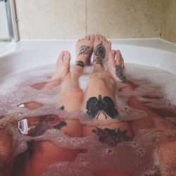 bearded-daddy:  Serious big tub needs…