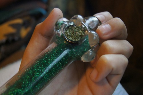 hellomynameisanxious:  Green glitter is the best glitter. 😍😍 