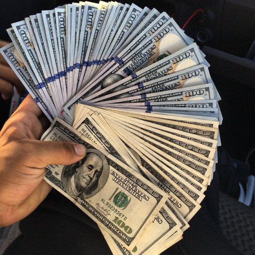 alexypays: Hmu today if you wanna make $5000 or more tired of living check to check❓ ❓ need some qui
