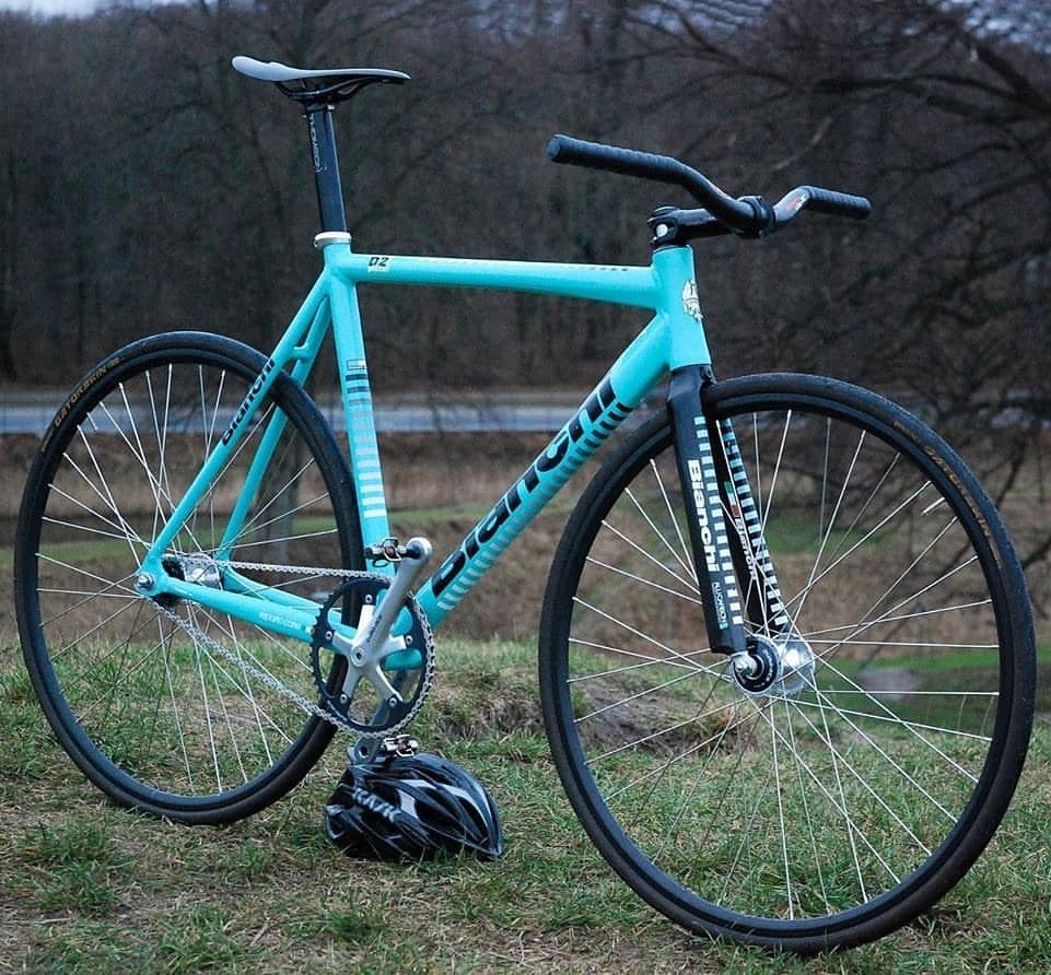 Reposted from @fixiekarl - Bikes I miss 5/6: 09’ Bianchi D2 Super Pista. A rare gem, made at the Reparto Corse factory in Italy.
#cycling #biking #cyclist #bike #bicycle #trackbike #fixedgear...