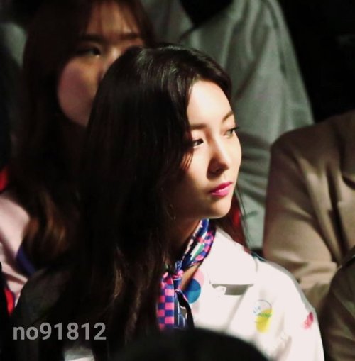 [FANTAKEN] Luna Seoul Fashion Week! 170401credit to owner.These photos aren’t mine!