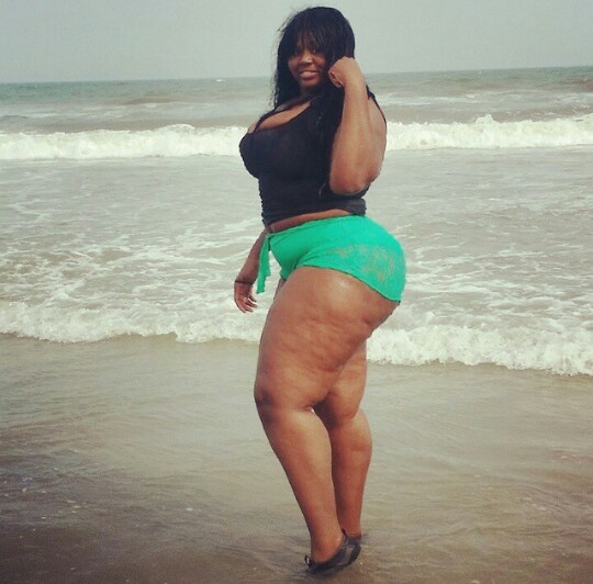 thickerisbetter:  313bigbootyluver:  Thick one #6 @313bigbootyluver  @miss_applebum