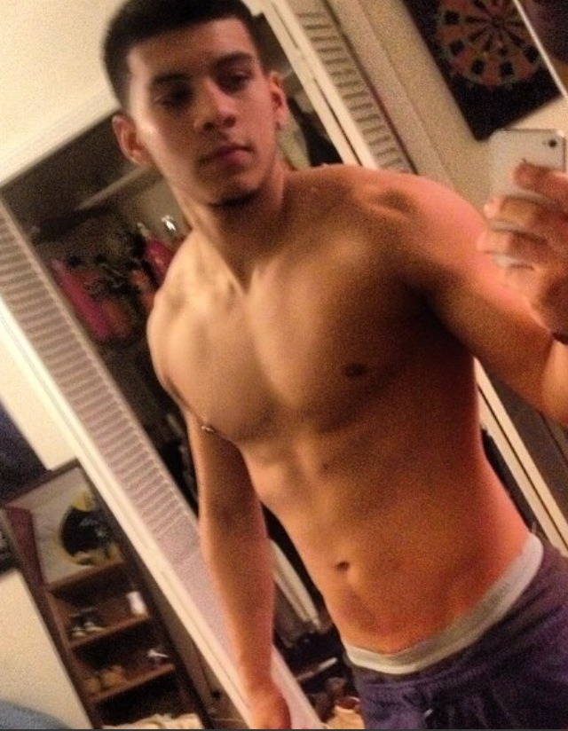  Thanks Roberto, very hot!  Please send more.  Please send your pics to: Por favor