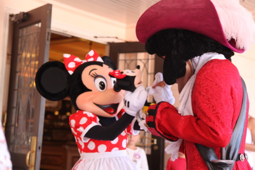 thewaltdisneydream:all-thingsdisney:Minnie showing Minnie to Captain Hook and then Minnie feeding Mi