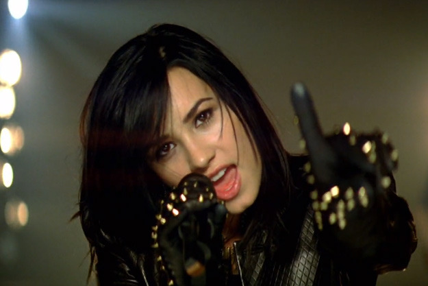 worldoffeelings:  she’s maturing, not changing #staystrog  