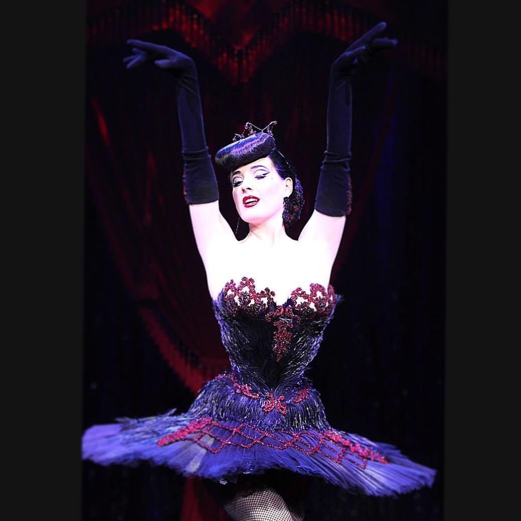 ditavonteese:  Hello, Manchester! Tonight doors are at 7, showtime 8:30. Next stops: