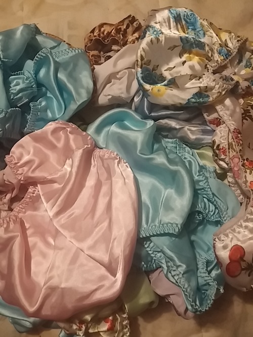 mrpanty86:Yumm pantieSo much satin it is satin heaven