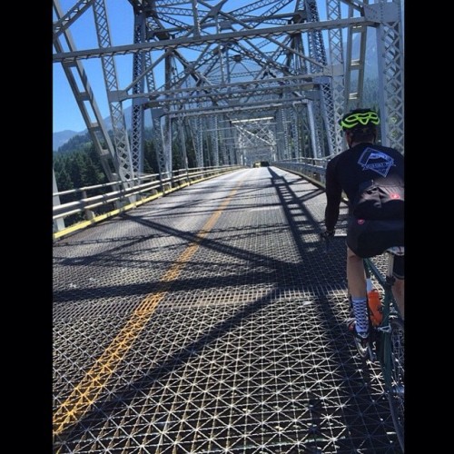 castellicycling: The @velocult crew riding over the Bridge of the Gods.