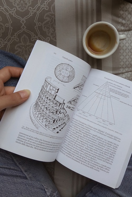 how-to-get-away-with-study: An History student at her best  late September, 2018, afternoon.&nb