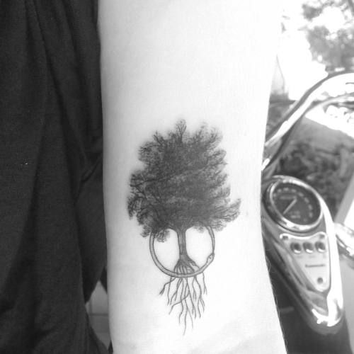 Kirsty&rsquo;s tree #Tattoolife #darkartists #tattoodo #Trad_tattooflash #expertblackwork #tattooist