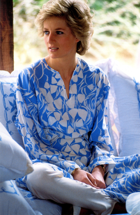 patrickhumphreys: Diana, Princess of Wales, in Catherine Walker tunic and trousers, Saudi Arabia, 1