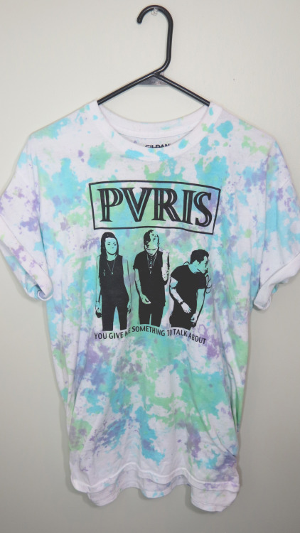 pvrishq:  My friend catsandlesbiansyo gave me his PVRIS shirt he made