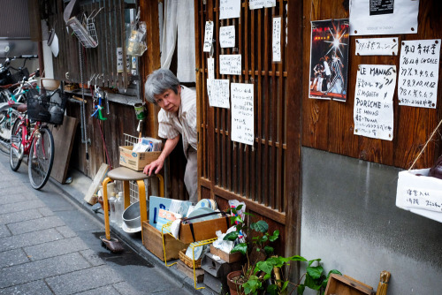 The smallest record shop in Kyoto (sort of). Well, it had a few records on sale, placed in a box on 