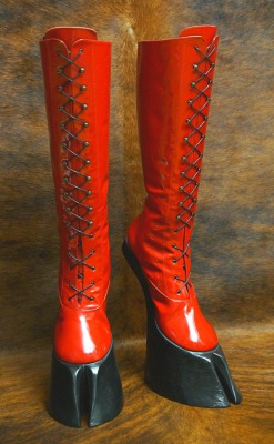 horseking-design:  The Succubus boots – with cloven hoofs  A pair of unique cloven hoof boots - with the new 2014 hoof design! This is what you need to turn yourself into a Succubus or a hellish Daemon and for completing your cosplay costume or fursuit.