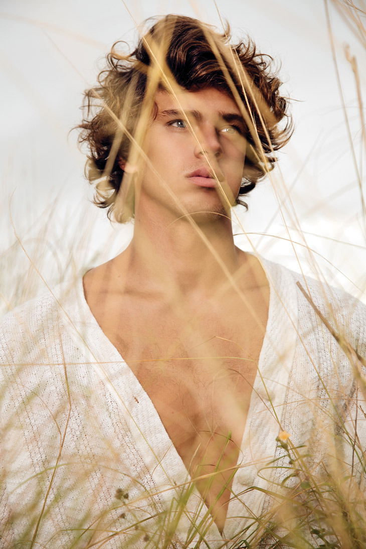 vispreeve:  Kim Freire by Eber Figueira 