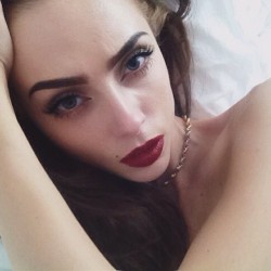 louangle:  http://multicolors.tumblr.com/post/84324053245/wearing-the-lovely-cobra-lily-lipstick-by