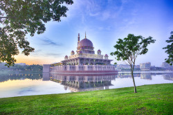 cityscapes:  Putra Mosk by idriss
