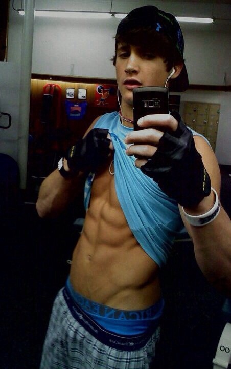 waistbandboy:  One more hot American Eagle picture for today! I hope you guys liked