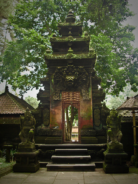 ah-arkeoloji:  The gate to Tampak Siring Temple in Bali, Indonesia