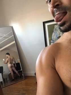 mr-cubwolfington:  hunter-maverick:  Come lick this sweaty gym butt 😛😛😛  That ass 🙌🏾