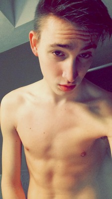 gladimnotafish:  another gay teen selfie