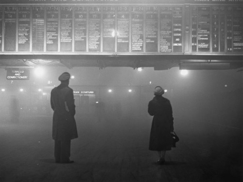 undr:  Edward Miller. Fog At Liverpool Street. 1950s