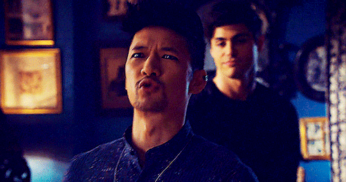 banebicon: 60 Days of Magnus Bane → 49/60 ↳ “A tiger has stripes, I have eyeliner”