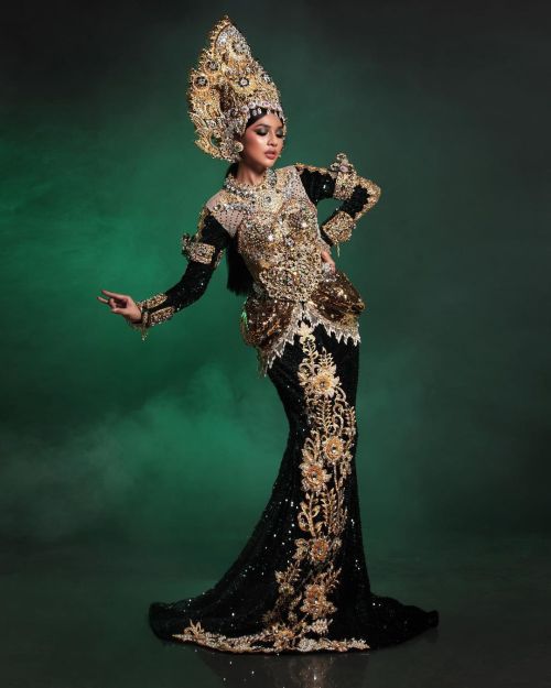 themakeupbrush:Miss Universe Indonesia 2022 National Costume Contest Entry, inspired by Nyimas Gampa