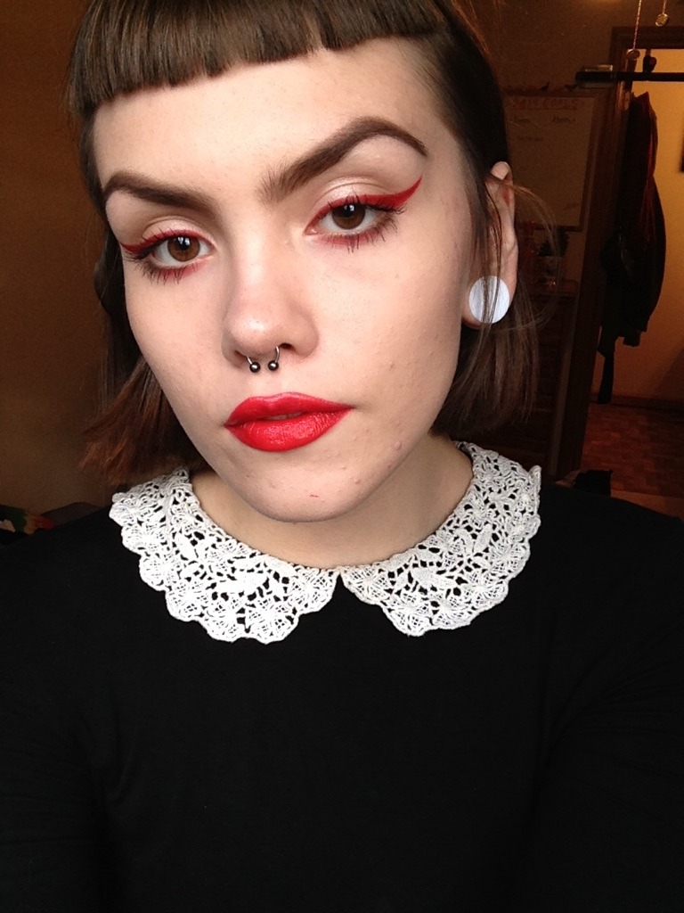 e-brat:
“today’s satan inspired makeup
”