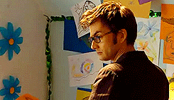 bit-of-a-timelord:andyoudoctor:tenth doctor + brainy specs (s2)Can we take a moment