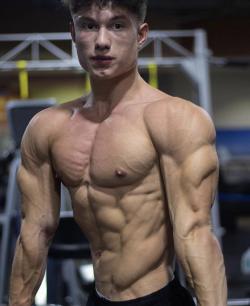 Sex :Physique model, Anthony Mantello pictures