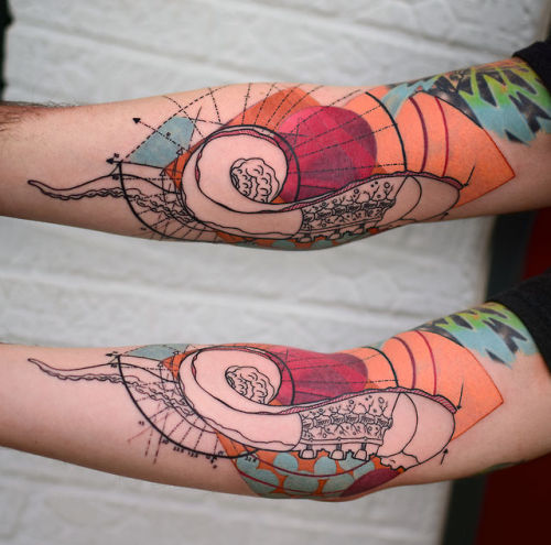 fuckyeahmathandsciencetattoos:Tentacle and elements based in the geometry of a Nautilus shell and th