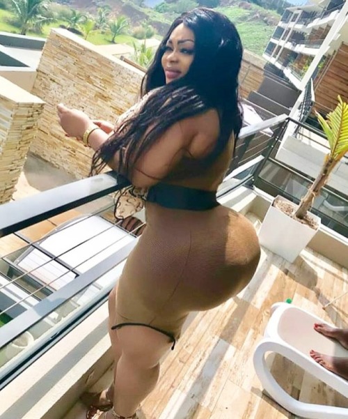 hugebuttocks:#HugeButtocksUnReal