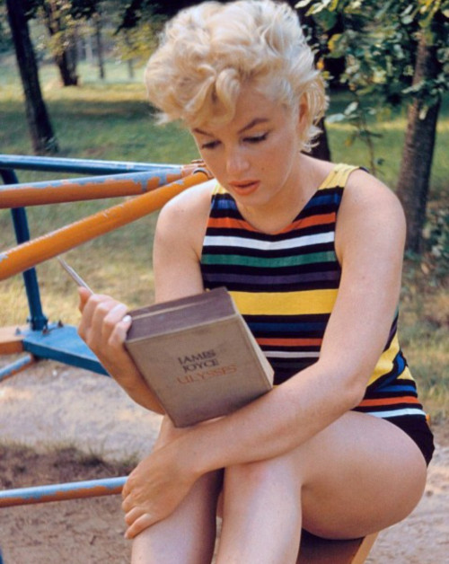 blondebrainpower:Marilyn Monroe Reading Ulysses, 1955