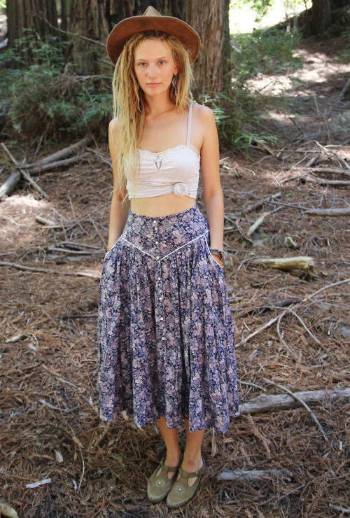 dayzea:  Just up on my shop ~ Adorable vintage items! Check it out here loves :) x 