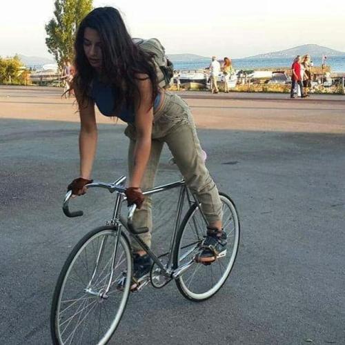 javi-ballestero:@maasym_ #citygirls #sexigirl #girlbike #girlsgonefixie #ridegirl #ridelikegirl #fix