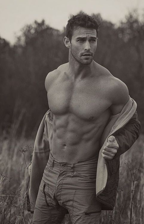 anademonia:  Sexy man#Handsome #ManHottie #SexyMan #HotMale #Hunk #Muscles #Abs #Pecs #GorgeousMan #SexyMan #EyeCandy #MaleBeauty #MaleModel #Hot #Sexy #Boys #Guys #Shirtless