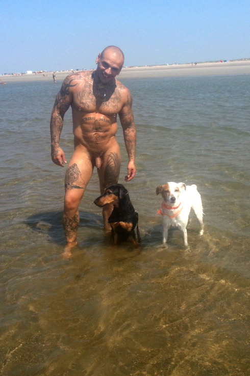 guyzbeach:More on guyzbeach, a collection of natural men naked at the beach !  Love