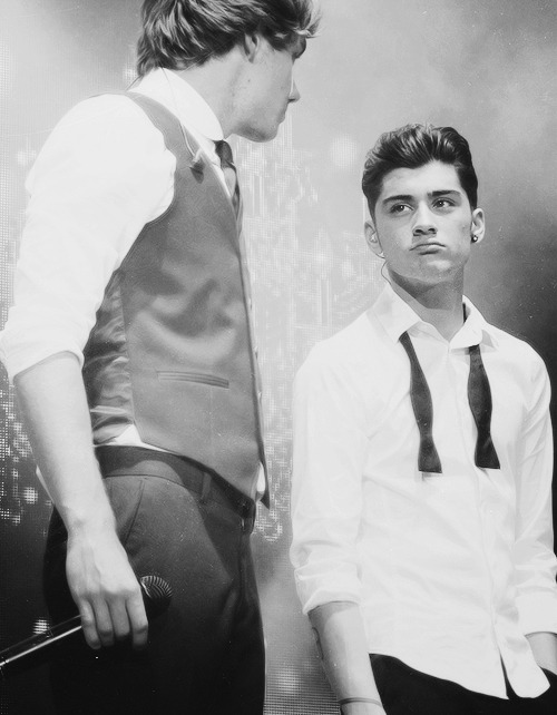 EVERYTHING IS ONE DIRECTION & NOTHING HURTS